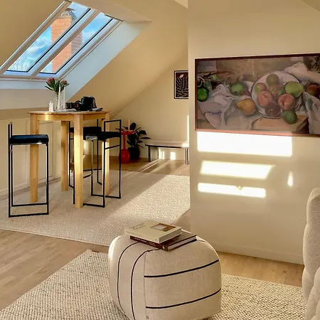 Aurora Loft - - Panoramic Views & Free Parking