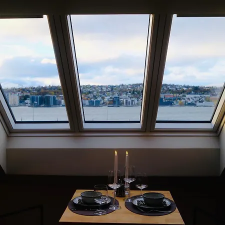 Urban Rooftop With Panoramic Sea View - Free Parking Apartment *
