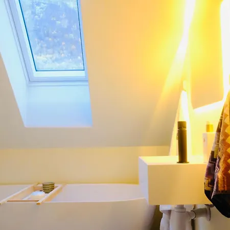 Urban Rooftop With Panoramic Sea View - Free Parking Apartamento