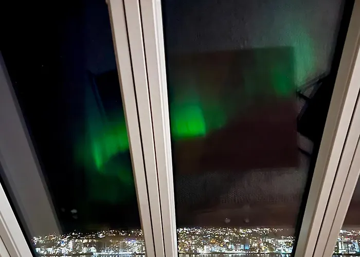 Aurora Loft - Tromso - Panoramic Views & Free Parking Apartment *