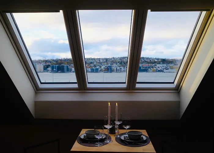 Aurora Loft - Tromso - Panoramic Views & Free Parking Apartment *